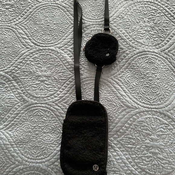 Lululemon Modular Phone Cross Body - fleece - Picture 2 of 7